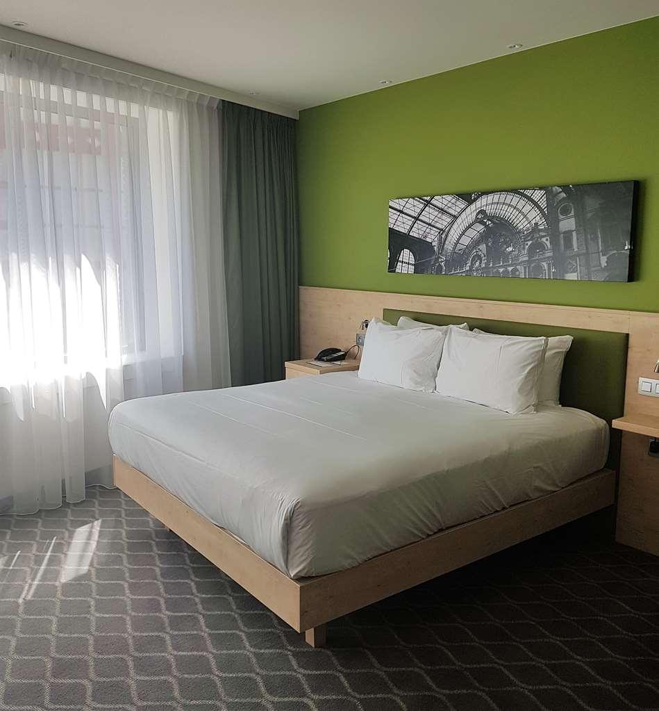 Hampton By Hilton Antwerp Central Station Room photo